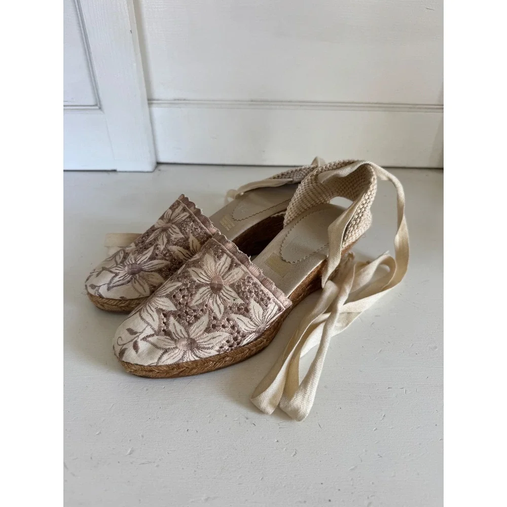 Miz Mooz floral embroidered espadrilles size 38 (7.5-8)